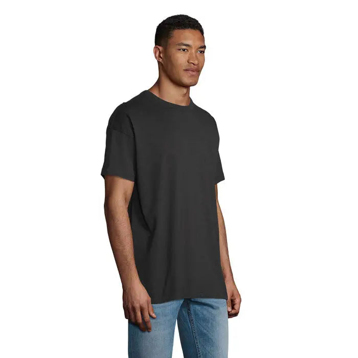Tricou crewneck negru trio oversized boxy barbati cu croiala lejera si confortabila din material moale