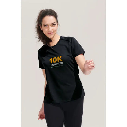 Tricou sportiv dama negru cu maneci scurte 140g si inscriptie aurie 10k finisher pentru alergare