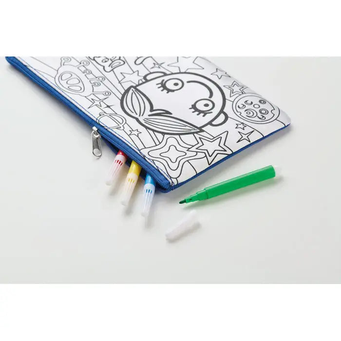 Trusa cu markere albastră cu design negru de personaj desen animat și stele pe un etui cu fermoar