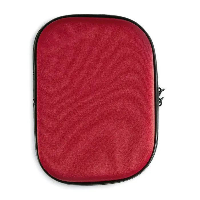Trusă de prim ajutor in husa de material roșu cu margine neagră și fermoar pentru depozitare compactă
