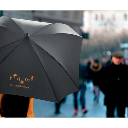 Umbrelă patrata neagră rezistentă la vânt cu logo portocaliu și text t.n.m. pe fața produsului