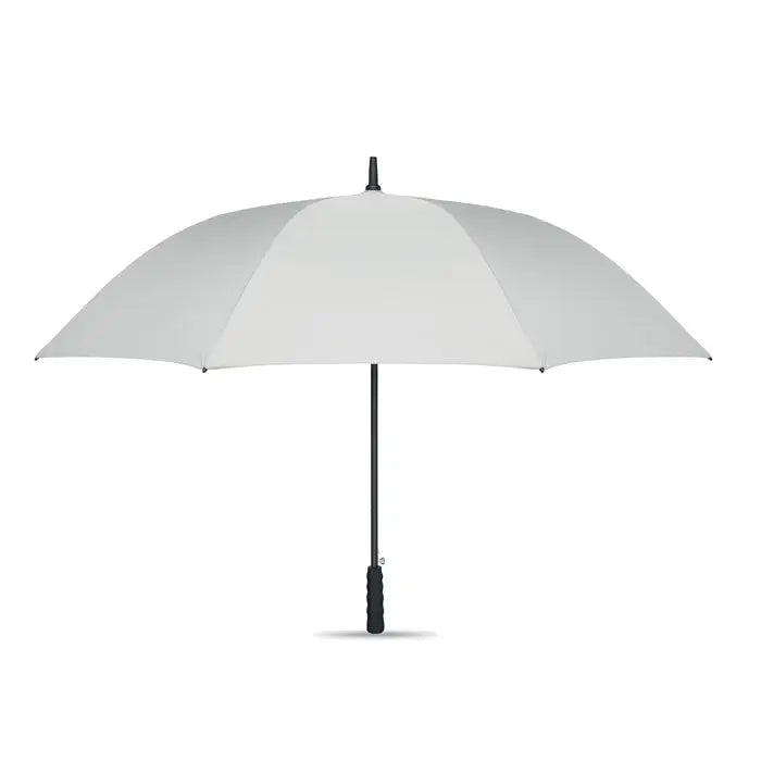 O umbrelă albă rezistentă la vânt de 27 inch, deschisă complet, cu mâner și tijă negre elegante