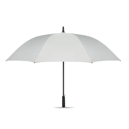 O umbrelă albă rezistentă la vânt de 27 inch, deschisă complet, cu mâner și tijă negre elegante