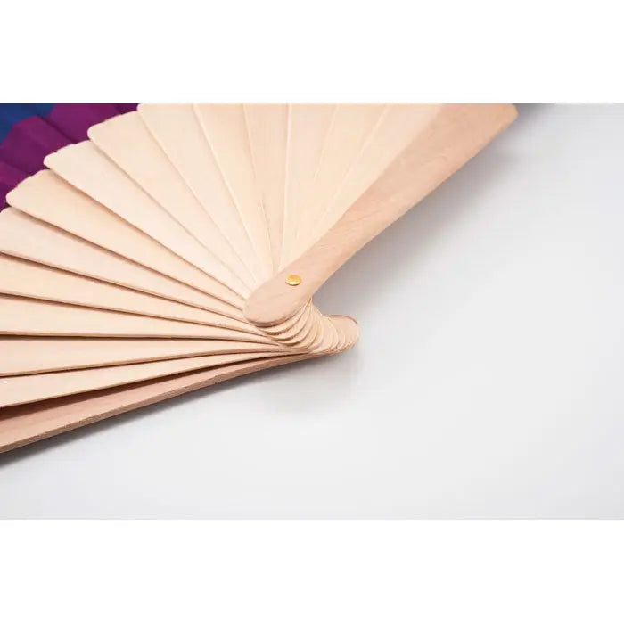 Ventilator de mana din lemn curcubeu cu design simplu elegant si accente aurii la balama