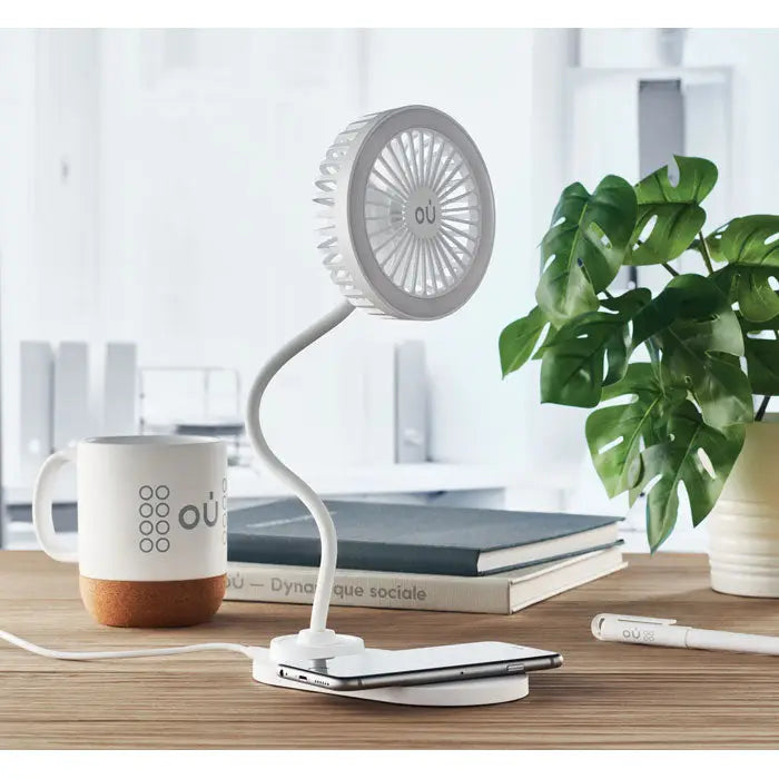 Ventilator incarcator de birou alb cu gat flexibil si pad wireless cu brand ou pe cap circular