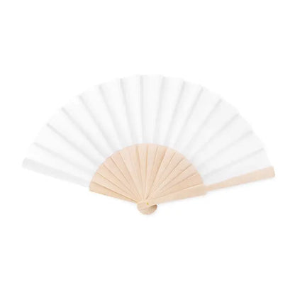 Ventilator manual din lemn cu evantai alb si maner din lemn deschis la culoare