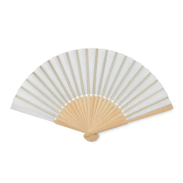 Ventilator manual manual cu evantai delicat din hârtie albă și spițe din lemn bej deschis cu dungi subtile verticale