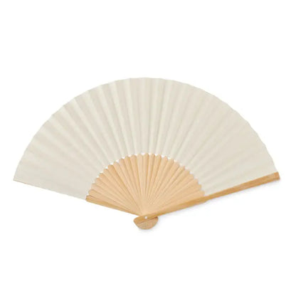 Ventilator manual cu evantai delicat din hârtie off-white și cadru ușor din lemn pentru răcire manuală