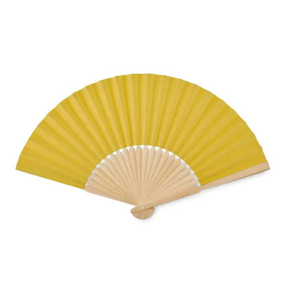 Ventilator manual galben cu mâner din lemn deschis și spițe asemeni oaselor din material natural
