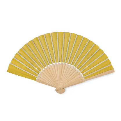 Ventilator manual galben cu miez de lemn deschis si mâner din lemn pentru răcire manuală