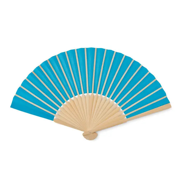 Ventilator manual manual albastru deschis cu spițe din lemn bej și mâner asortat