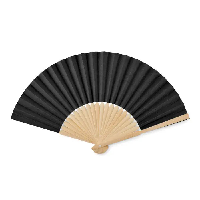 Ventilator manual manual cu evantai din hartie neagra si cadru cu maner din lemn deschis