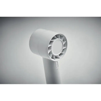 Ventilator portabil mic alb cu corp neted din plastic si duza circulara orificiata pentru uscare eficienta