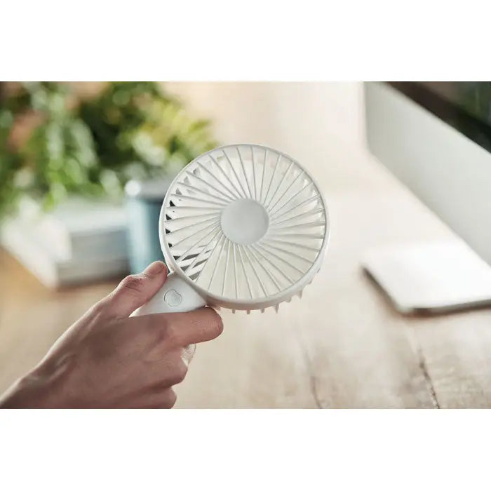 Ventilator usb de birou alb cu design circular al paletelor si constructie neteda din plastic
